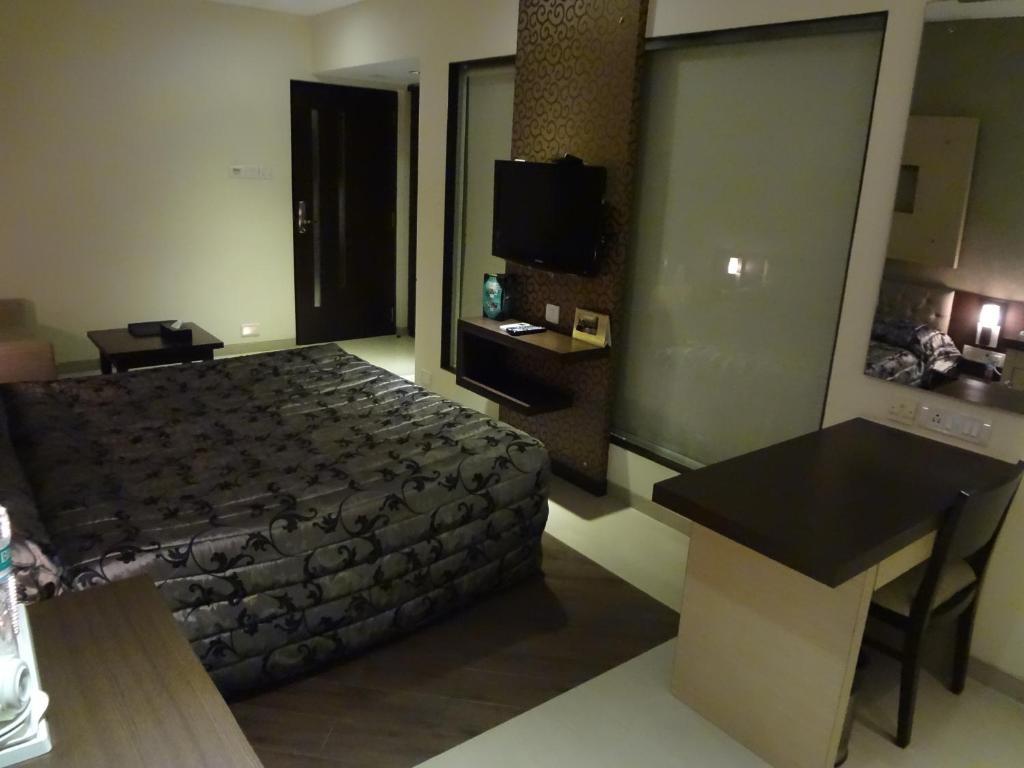 Hotel Capitol Тхане Номер фото