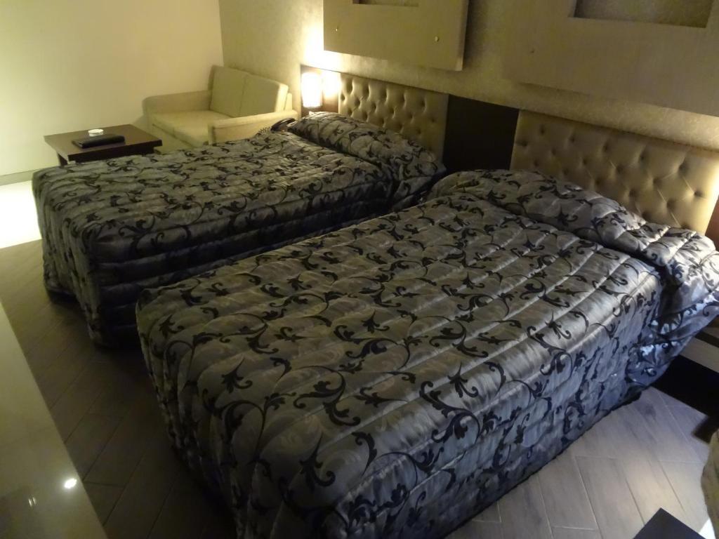 Hotel Capitol Тхане Экстерьер фото