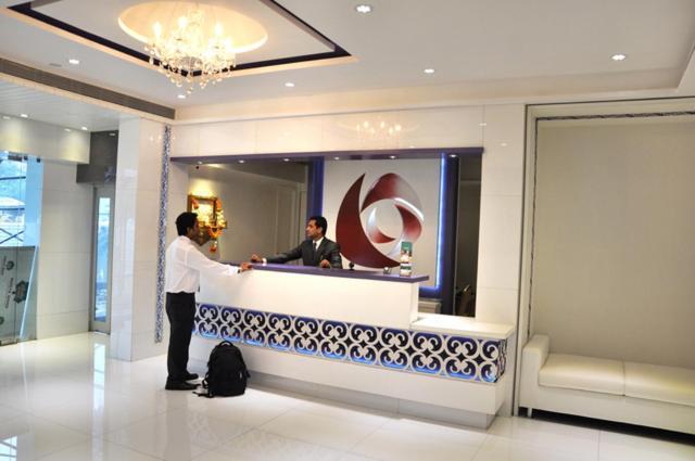 Hotel Capitol Тхане Экстерьер фото
