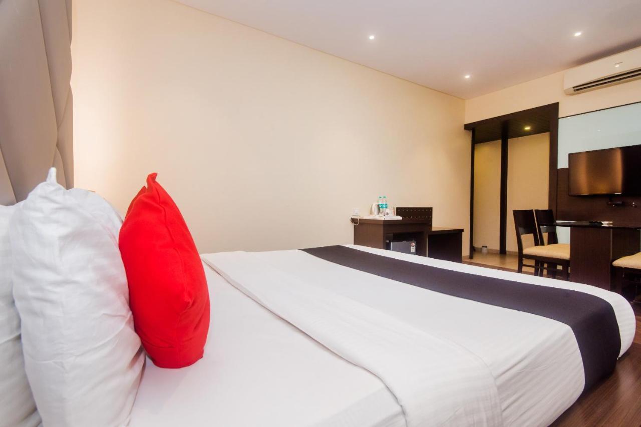 Hotel Capitol Тхане Экстерьер фото